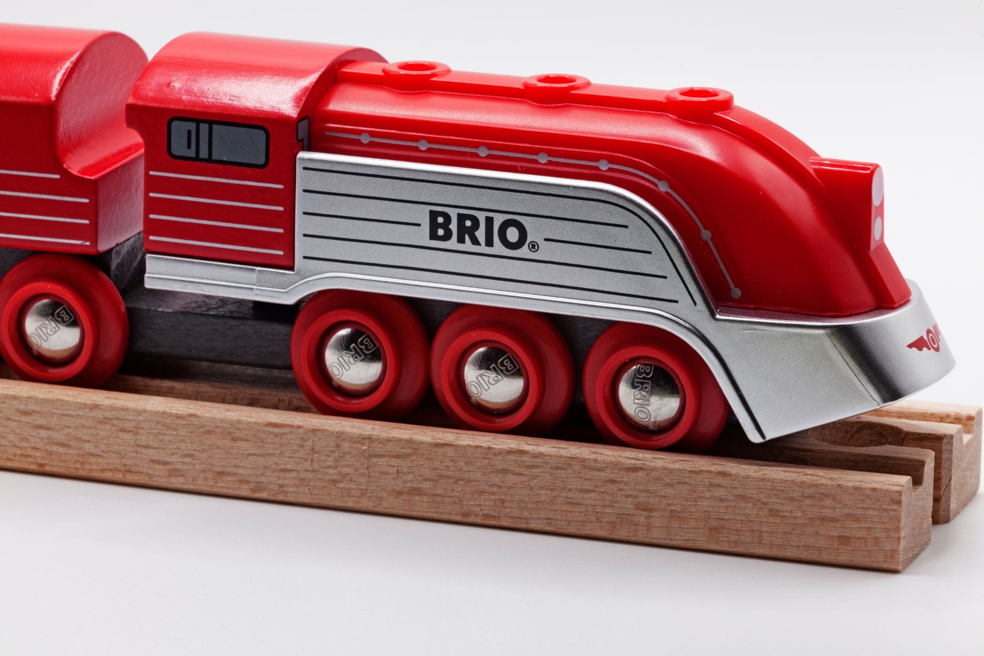 Historische Brio-Holzeisenbahn